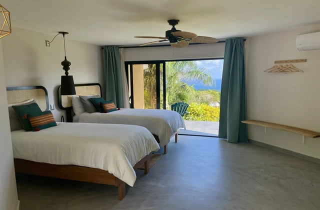 Catalina Tropical Lodge Room 2